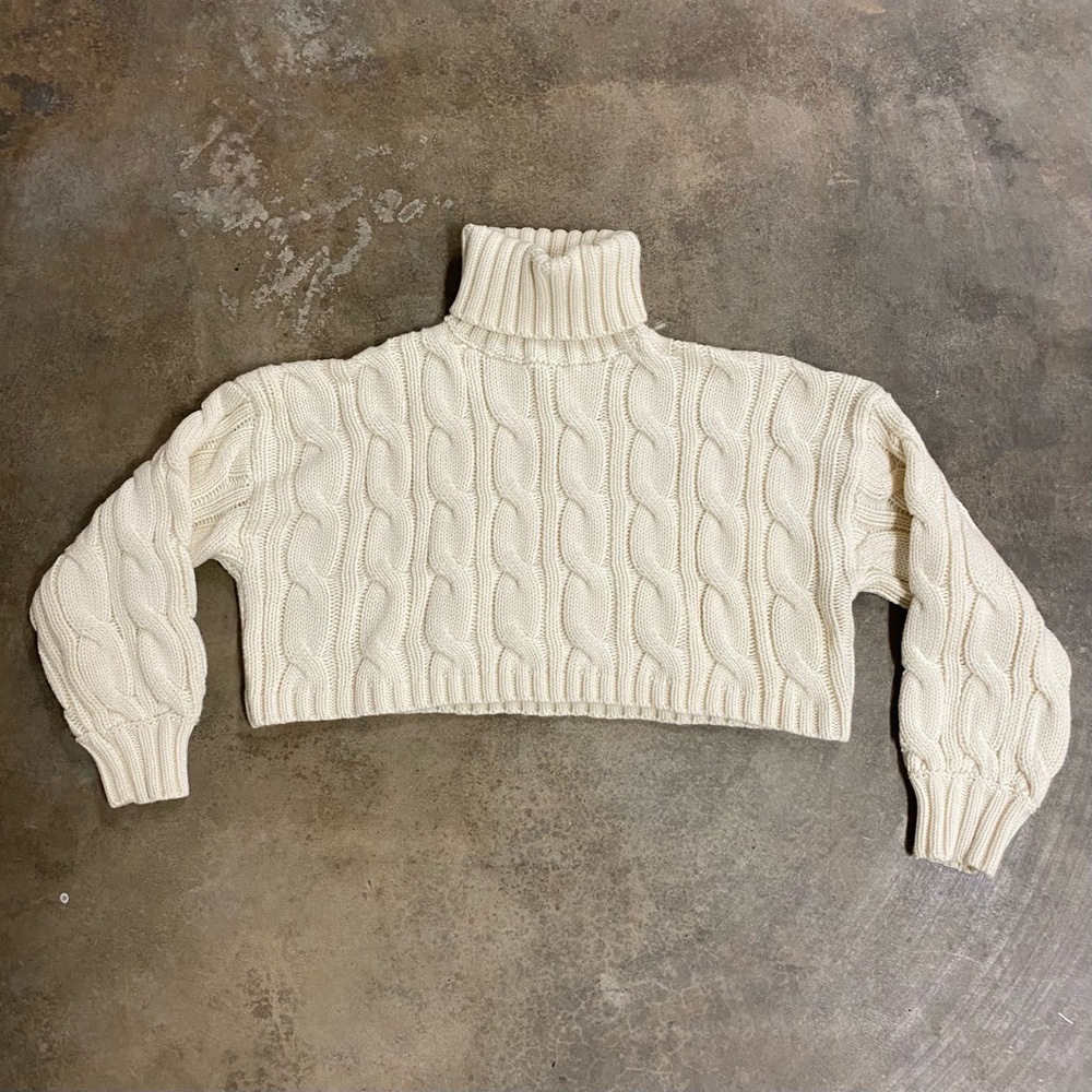 cable knit cream thick cropped turtle neck sweater size s